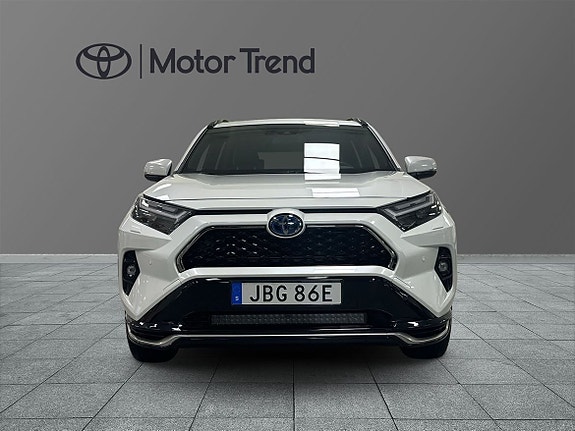 Toyota RAV4 6 of 22