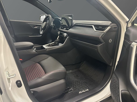 Toyota RAV4 8 of 22