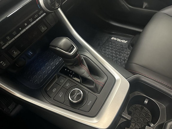 Toyota RAV4 16 of 22