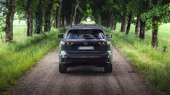Volkswagen Tiguan 2 of 2