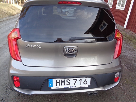 Kia Picanto 7 of 30