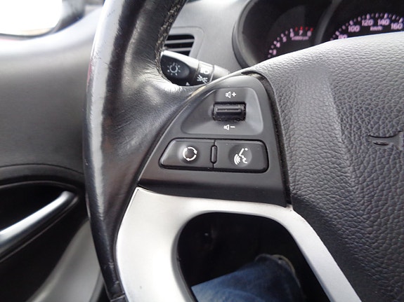 Kia Picanto 13 of 30