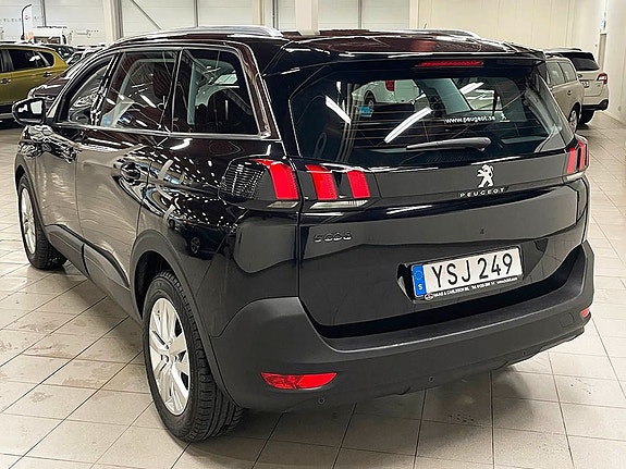 Peugeot 5008 3 of 5