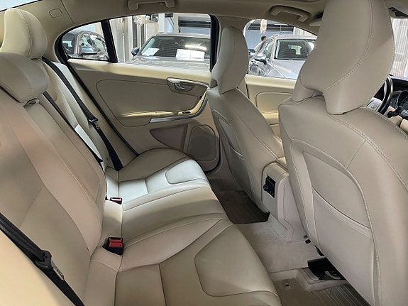 Volvo S60 10 of 24