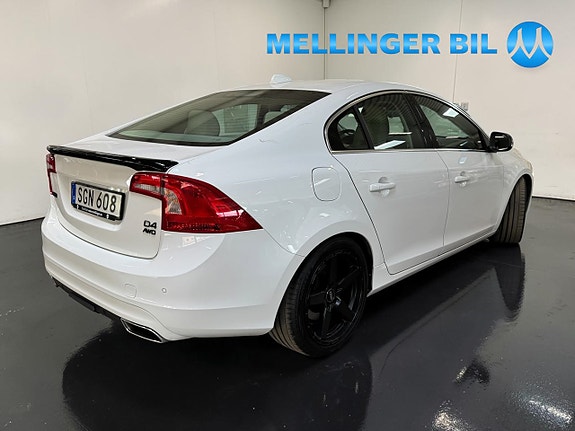 Volvo S60 3 of 5