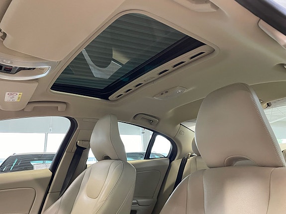 Volvo S60 15 of 24
