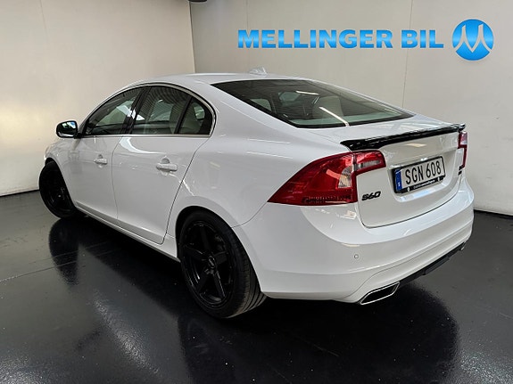 Volvo S60 4 of 5