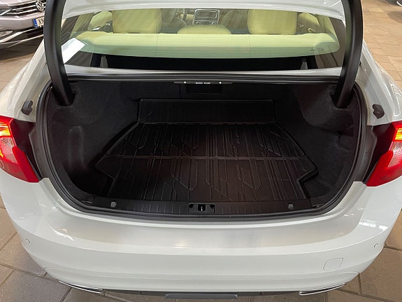 Volvo S60 11 of 24