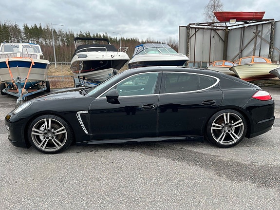 Porsche Panamera 4S 3 of 5
