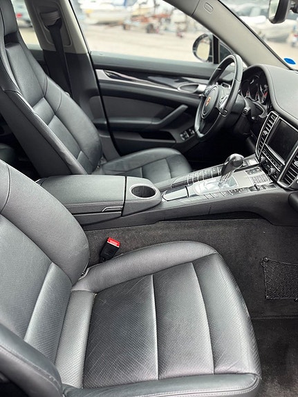 Porsche Panamera 4S 5 of 5