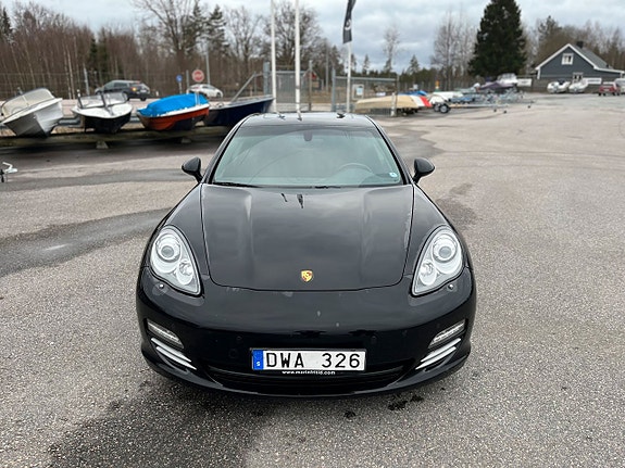 Porsche Panamera 4S 2 of 5