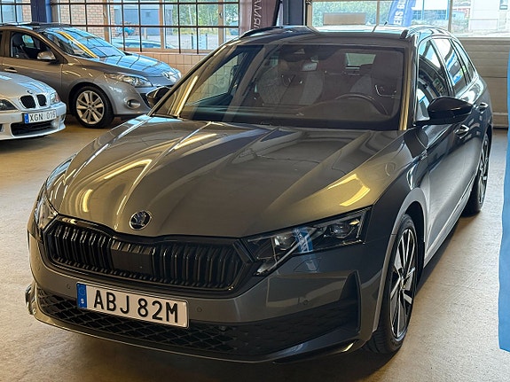 Skoda Octavia 2 of 5