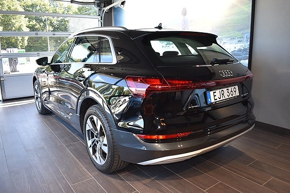 Audi e-tron 2 of 6