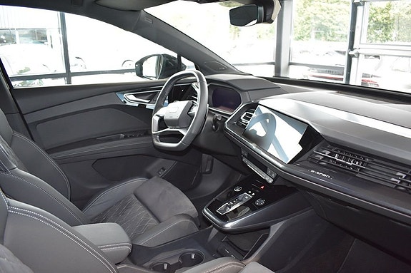 Audi Q4 e-tron 4 of 5