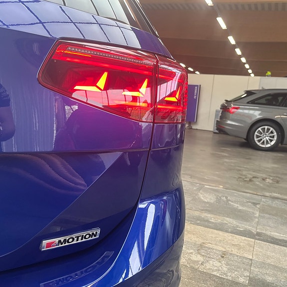 Volkswagen Passat 7 of 13