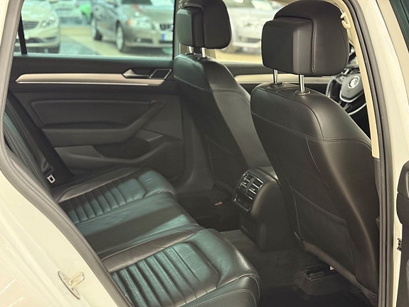 Volkswagen Passat Alltrack 10 of 19