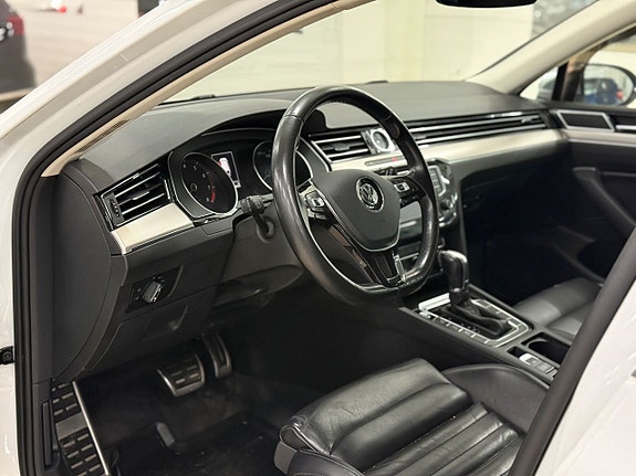 Volkswagen Passat Alltrack 8 of 19