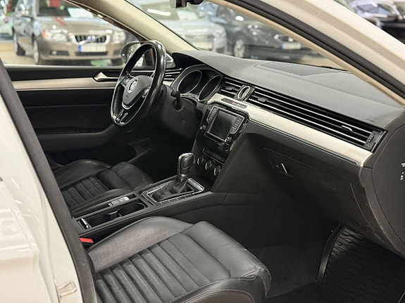 Volkswagen Passat Alltrack 9 of 19