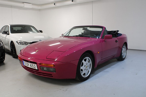 Porsche 944 2 of 5