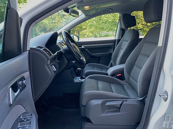 Volkswagen Touran 8 of 28
