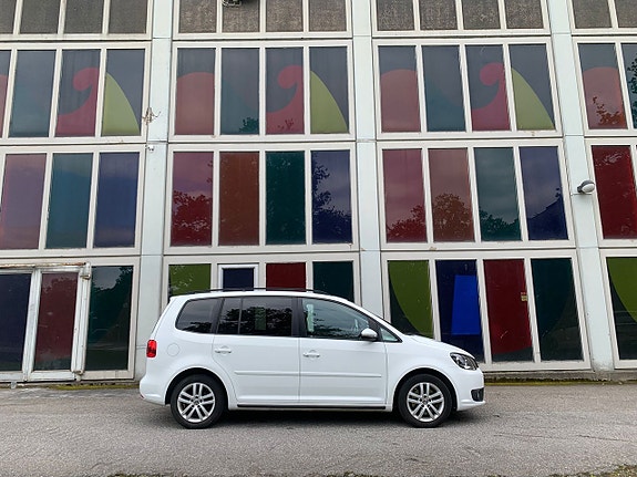 Volkswagen Touran 2 of 5