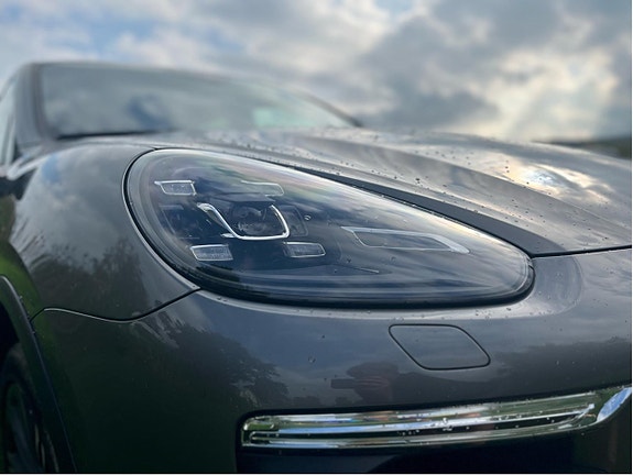 Porsche Cayenne 11 of 15