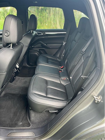 Porsche Cayenne 12 of 15