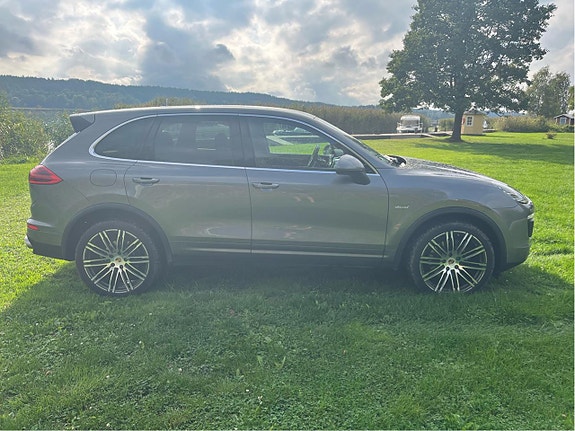 Porsche Cayenne 5 of 5