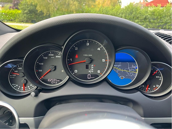 Porsche Cayenne 13 of 15