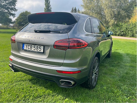 Porsche Cayenne 6 of 15