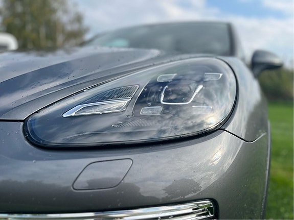 Porsche Cayenne 10 of 15