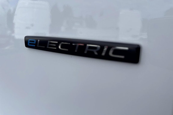 Mercedes-Benz eSprinter 420 13 of 29