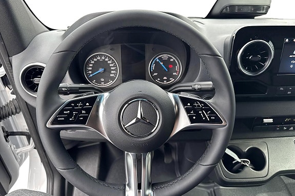 Mercedes-Benz eSprinter 420 19 of 29