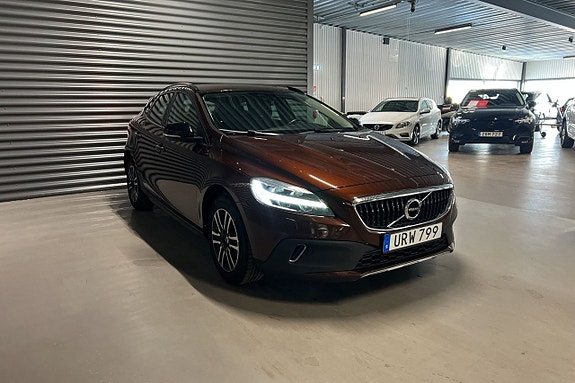 Volvo V40 Cross Country 3 of 16