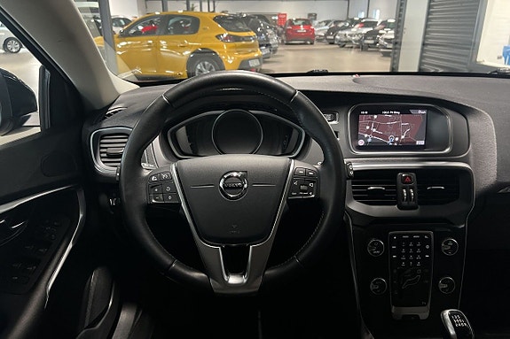 Volvo V40 Cross Country 10 of 16