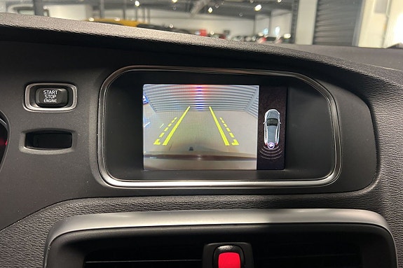 Volvo V40 Cross Country 13 of 16