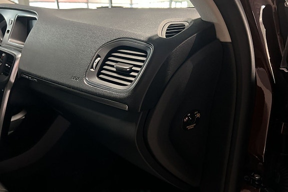 Volvo V40 Cross Country 14 of 16