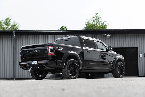 Dodge RAM 1500 2 of 5