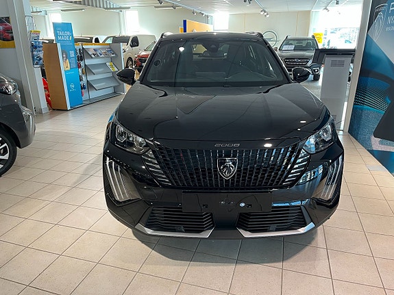 Peugeot 2008 2 of 5