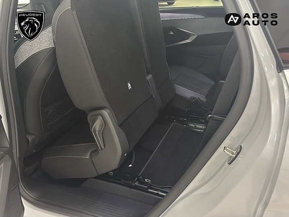 Peugeot e-5008 15 of 19