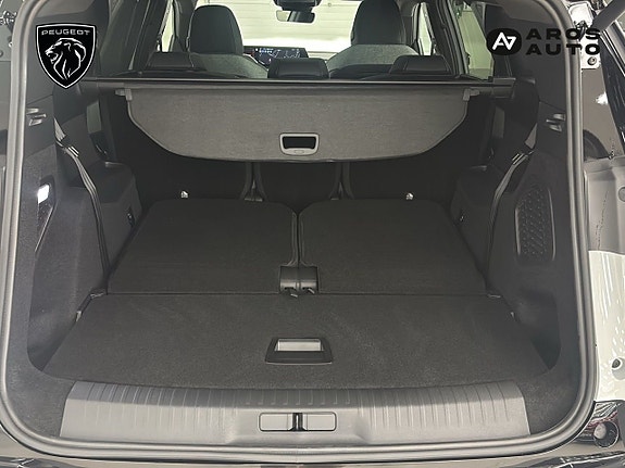 Peugeot e-5008 18 of 19