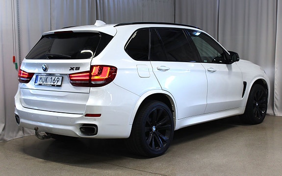 BMW X5 2 of 5
