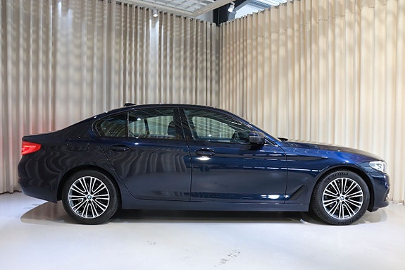BMW 520 2 of 5