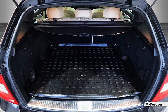 Mercedes-Benz C320 6 of 21