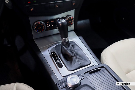 Mercedes-Benz C320 18 of 21