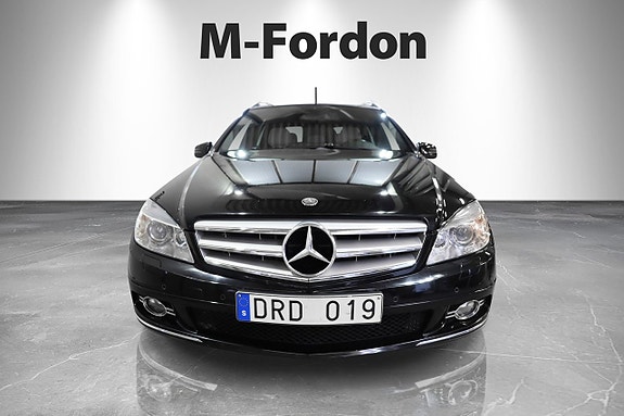 Mercedes-Benz C320 2 of 5