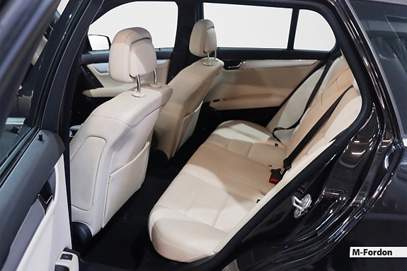Mercedes-Benz C320 11 of 21