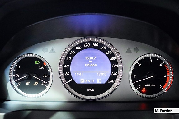 Mercedes-Benz C320 16 of 21
