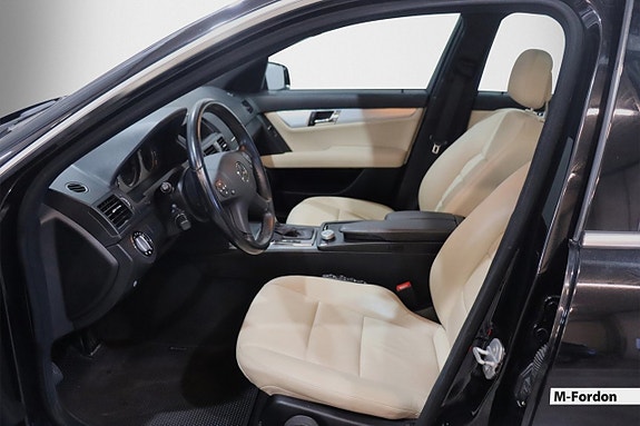 Mercedes-Benz C320 9 of 21