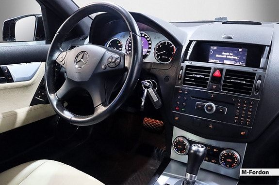 Mercedes-Benz C320 15 of 21